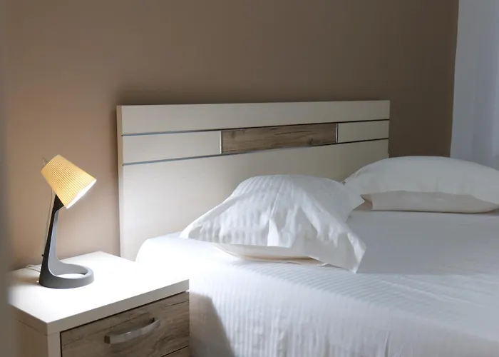 Saranda Inn Rooms & Apartments