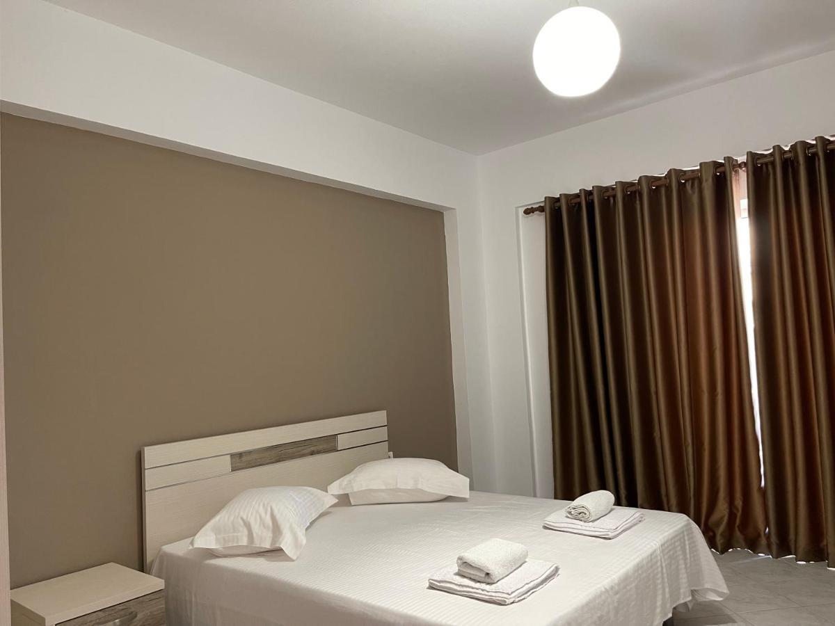 & 3* Sarandë